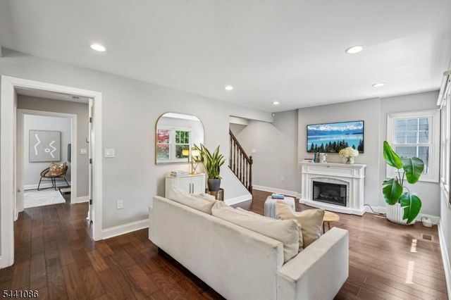 53 Dohrman Ave, Teaneck Twp., NJ 07666
