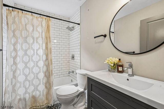 53 Dohrman Ave, Teaneck Twp., NJ 07666