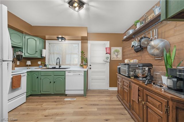 700 Harris Road, Sheffield Lake, OH 44054