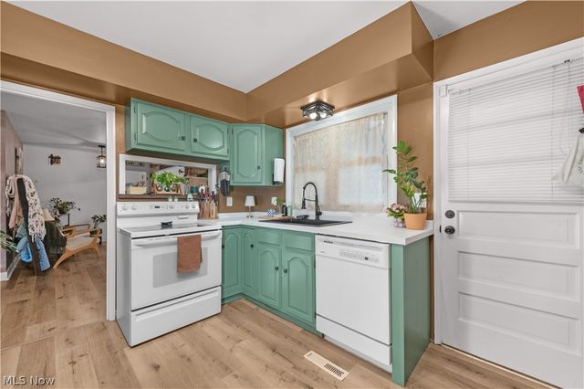 700 Harris Road, Sheffield Lake, OH 44054