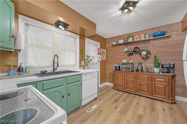700 Harris Road, Sheffield Lake, OH 44054
