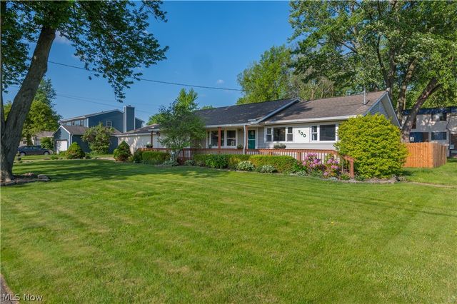 700 Harris Road, Sheffield Lake, OH 44054