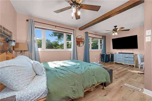 700 Harris Road, Sheffield Lake, OH 44054