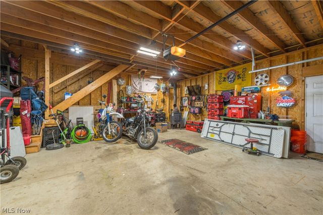 700 Harris Road, Sheffield Lake, OH 44054