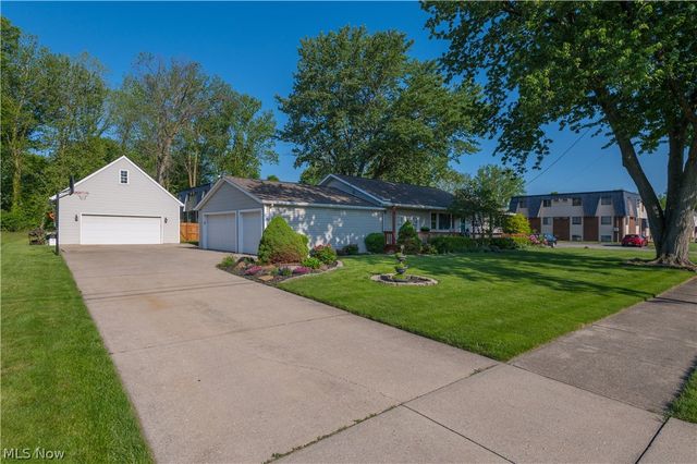 700 Harris Road, Sheffield Lake, OH 44054