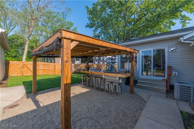 700 Harris Road, Sheffield Lake, OH 44054