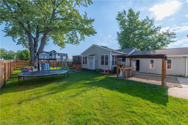700 Harris Road, Sheffield Lake, OH 44054