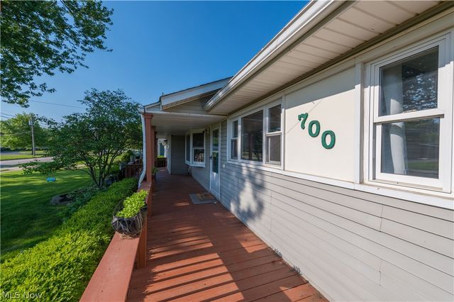 700 Harris Road, Sheffield Lake, OH 44054