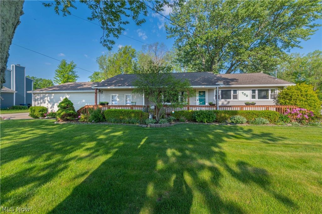 700 Harris Road, Sheffield Lake, OH 44054