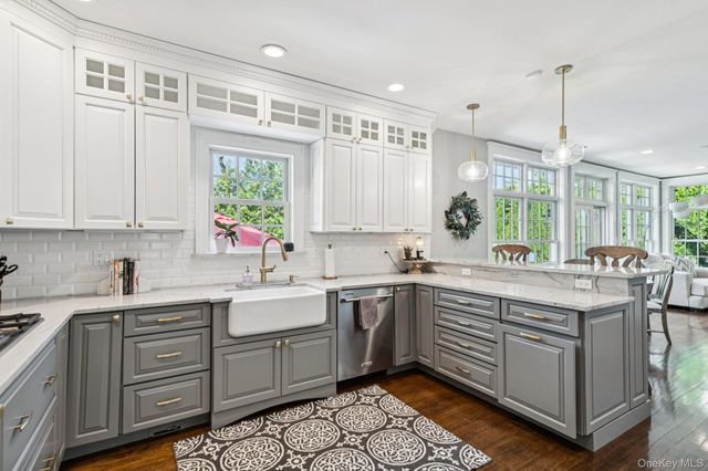 155 Bengeyfield Drive, East Williston, NY 11596