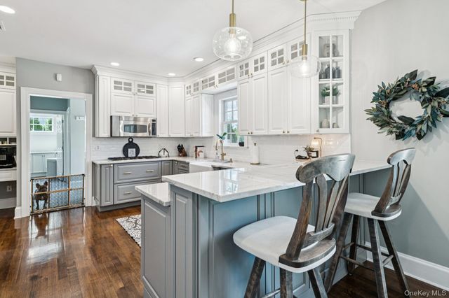 155 Bengeyfield Drive, East Williston, NY 11596