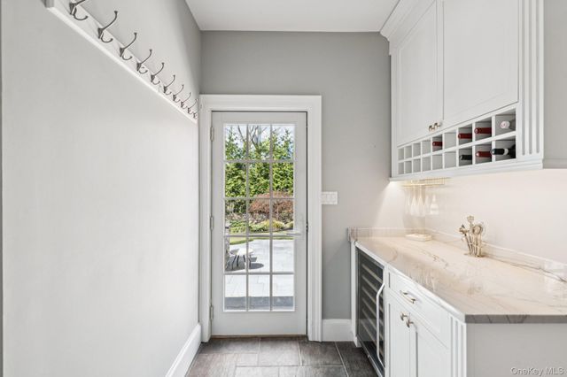155 Bengeyfield Drive, East Williston, NY 11596