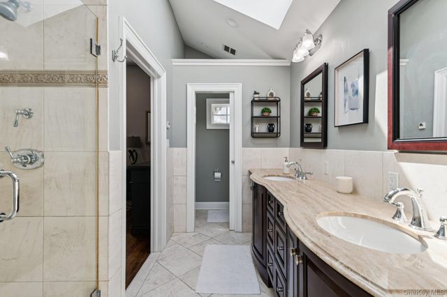 155 Bengeyfield Drive, East Williston, NY 11596
