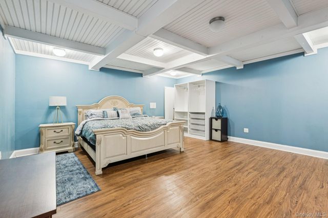 155 Bengeyfield Drive, East Williston, NY 11596