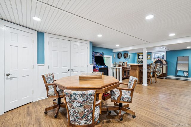 155 Bengeyfield Drive, East Williston, NY 11596