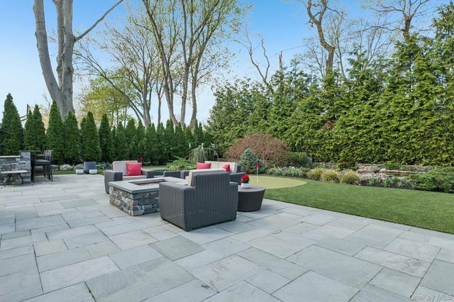 155 Bengeyfield Drive, East Williston, NY 11596