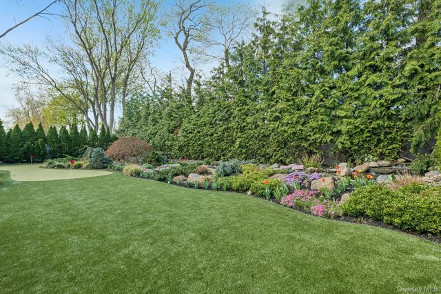 155 Bengeyfield Drive, East Williston, NY 11596