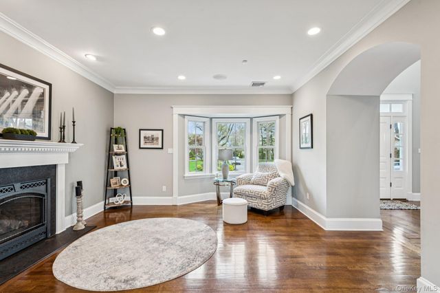 155 Bengeyfield Drive, East Williston, NY 11596