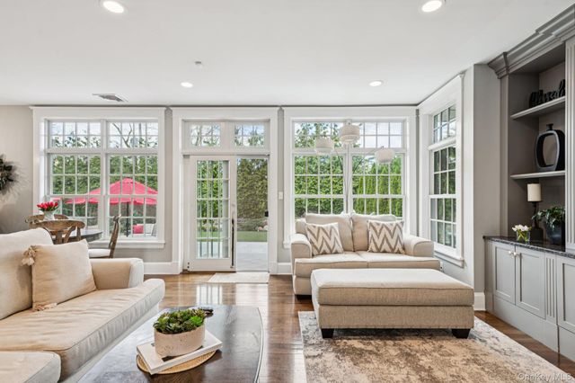 155 Bengeyfield Drive, East Williston, NY 11596