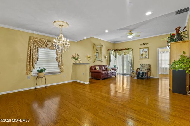 5 Grosunor Court, Jackson, NJ 08527