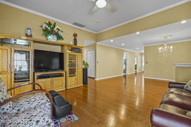 5 Grosunor Court, Jackson, NJ 08527
