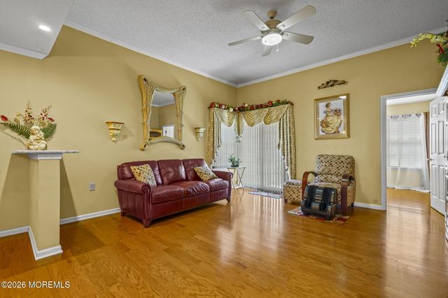 5 Grosunor Court, Jackson, NJ 08527
