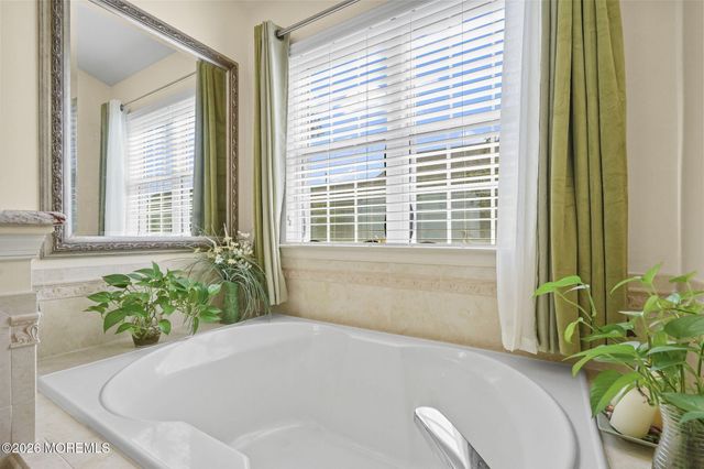 5 Grosunor Court, Jackson, NJ 08527