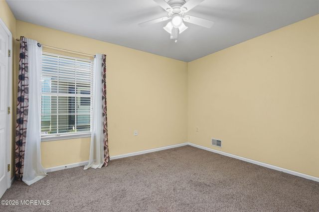 5 Grosunor Court, Jackson, NJ 08527