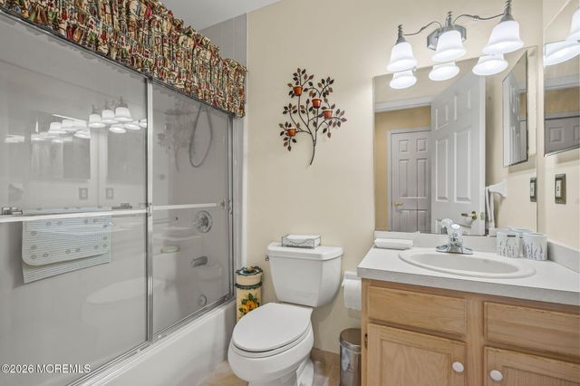 5 Grosunor Court, Jackson, NJ 08527