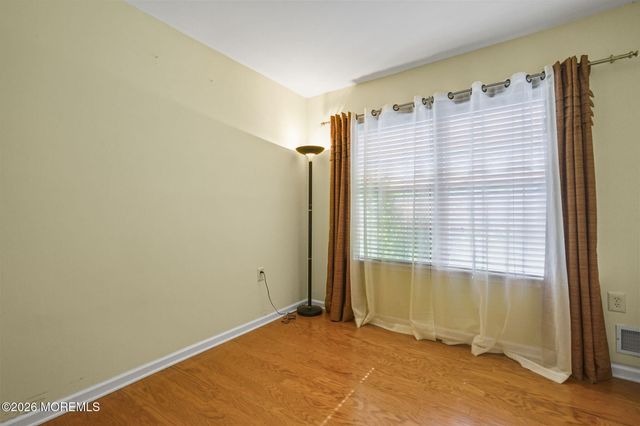 5 Grosunor Court, Jackson, NJ 08527