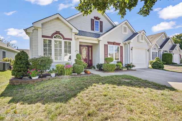 5 Grosunor Court, Jackson, NJ 08527