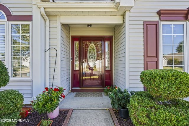 5 Grosunor Court, Jackson, NJ 08527