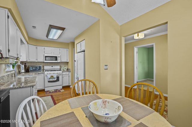 5 Grosunor Court, Jackson, NJ 08527