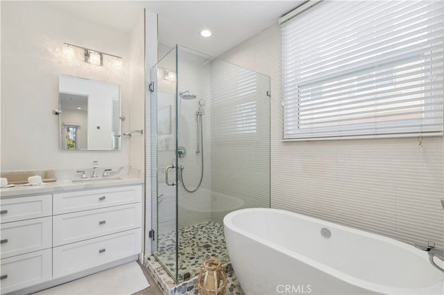 1900 Pacific Coast 9, Huntington Beach, CA 92648