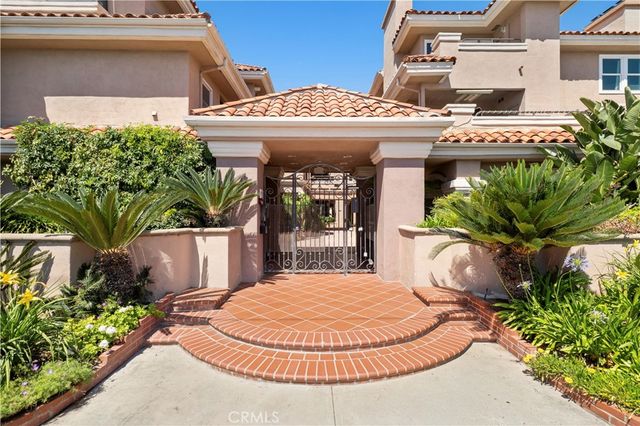 1900 Pacific Coast 9, Huntington Beach, CA 92648