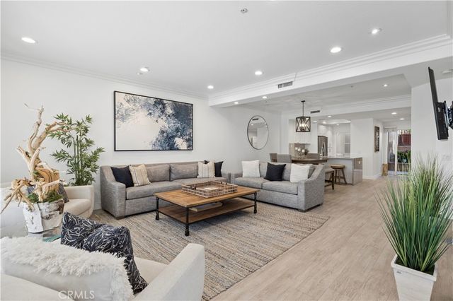 1900 Pacific Coast 9, Huntington Beach, CA 92648