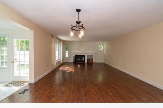 152 Straw Hill Road, Manchester, NH 03104