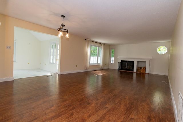 152 Straw Hill Road, Manchester, NH 03104