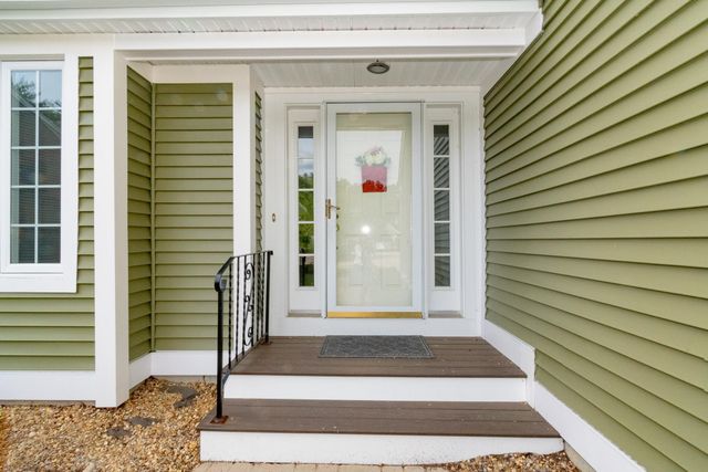 152 Straw Hill Road, Manchester, NH 03104