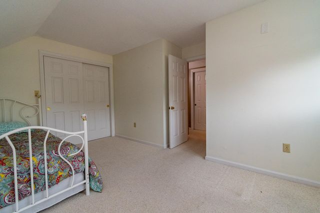 152 Straw Hill Road, Manchester, NH 03104