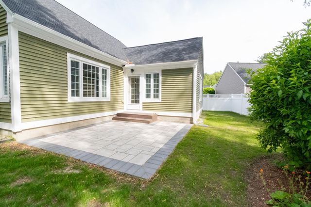 152 Straw Hill Road, Manchester, NH 03104