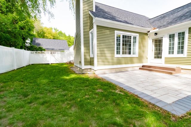 152 Straw Hill Road, Manchester, NH 03104