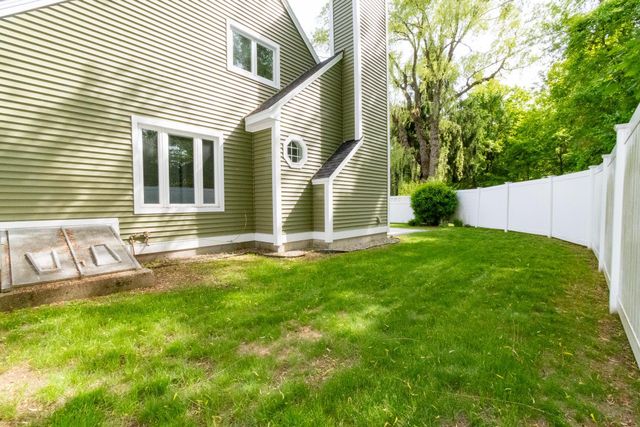 152 Straw Hill Road, Manchester, NH 03104
