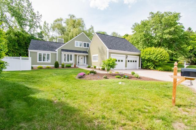152 Straw Hill Road, Manchester, NH 03104