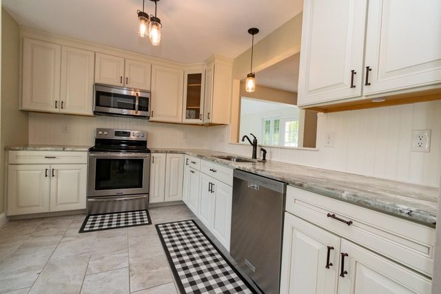 152 Straw Hill Road, Manchester, NH 03104
