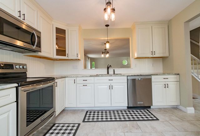 152 Straw Hill Road, Manchester, NH 03104