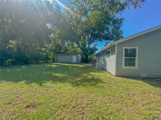 909 Baird Street, Cleburne, TX 76033