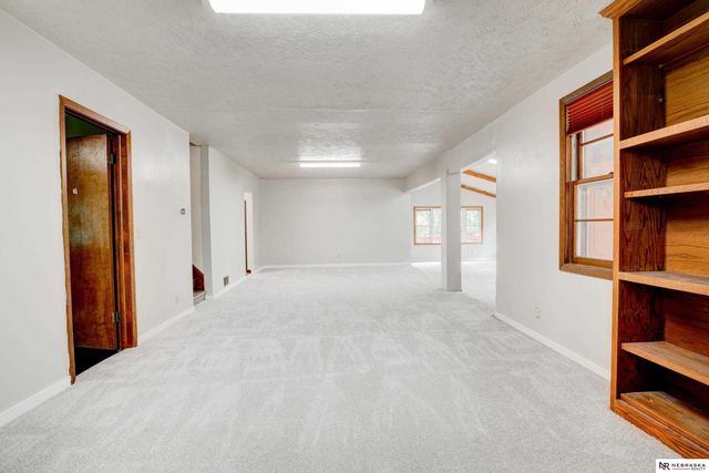 9861 N 60th Street, Omaha, NE 68152
