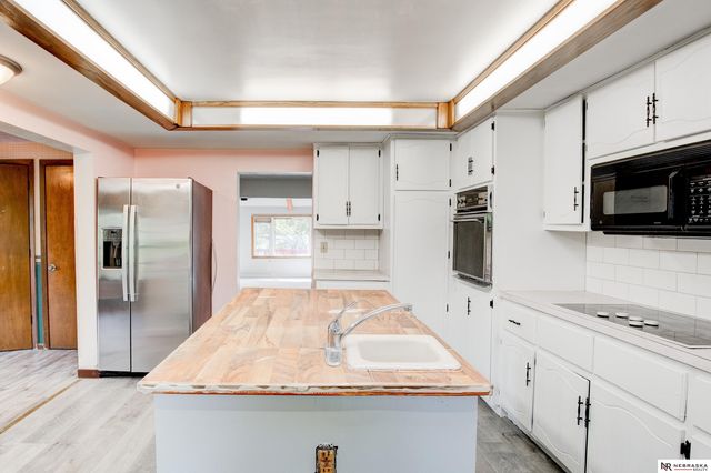 9861 N 60th Street, Omaha, NE 68152