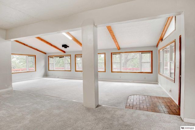 9861 N 60th Street, Omaha, NE 68152